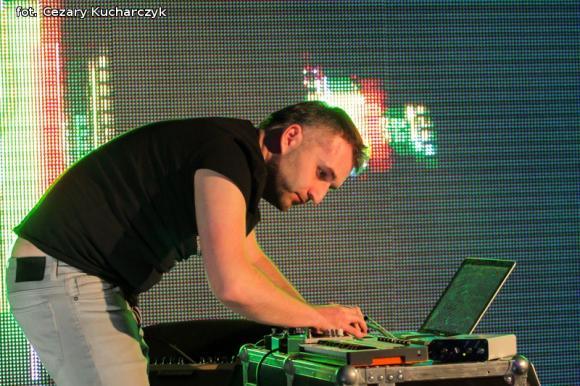 Dźwięki mają kolor. Odkrywanie nowych przestrzeni z sztuce