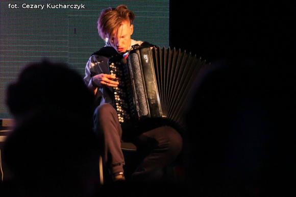 Dźwięki mają kolor. Odkrywanie nowych przestrzeni z sztuce