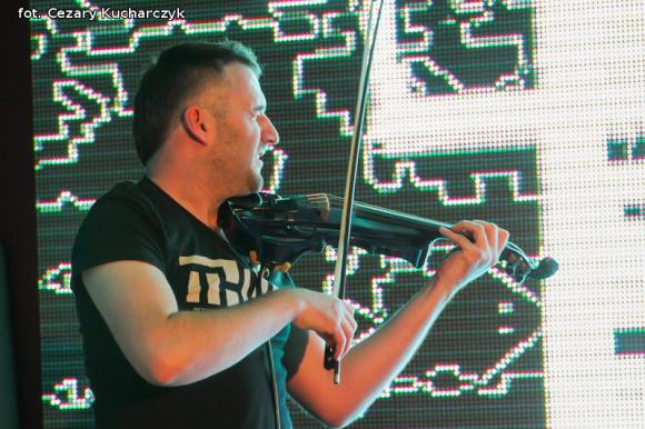 Dźwięki mają kolor. Odkrywanie nowych przestrzeni z sztuce