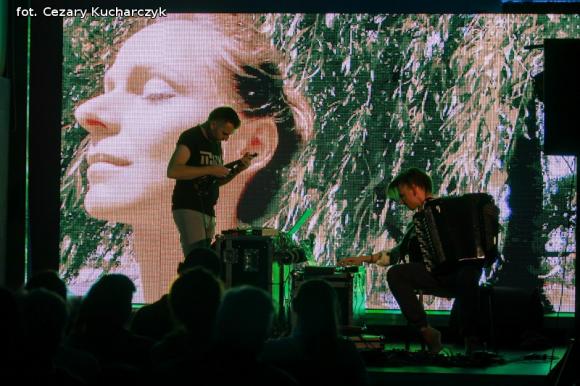 Dźwięki mają kolor. Odkrywanie nowych przestrzeni z sztuce