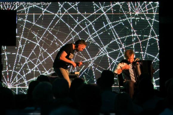 Dźwięki mają kolor. Odkrywanie nowych przestrzeni z sztuce