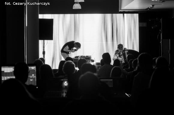 Dźwięki mają kolor. Odkrywanie nowych przestrzeni z sztuce