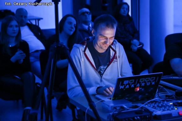 Dźwięki mają kolor. Odkrywanie nowych przestrzeni z sztuce