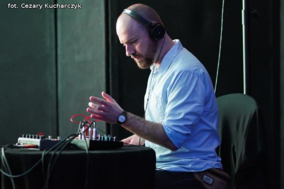 Dźwięki mają kolor. Odkrywanie nowych przestrzeni z sztuce