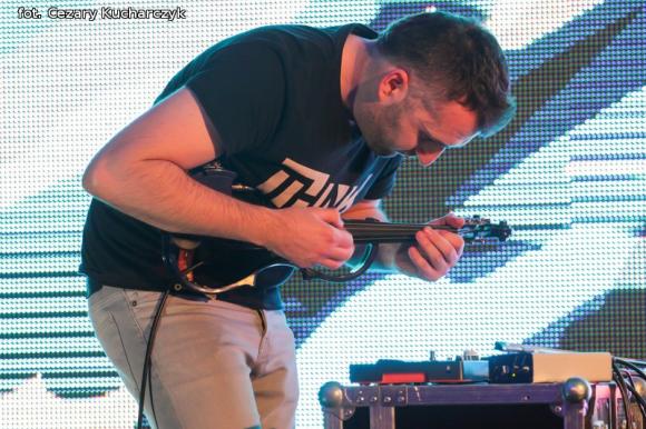 Dźwięki mają kolor. Odkrywanie nowych przestrzeni z sztuce