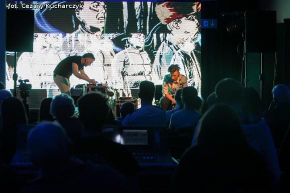 Dźwięki mają kolor. Odkrywanie nowych przestrzeni z sztuce