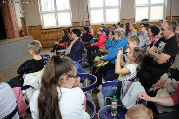 Bajkowa premiera i rozdanie nagród laureatom konkursu plastycznego w Krośniewicach