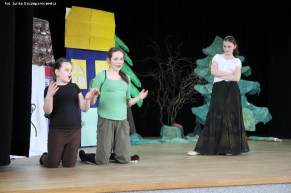 Bajkowa premiera i rozdanie nagród laureatom konkursu plastycznego w Krośniewicach