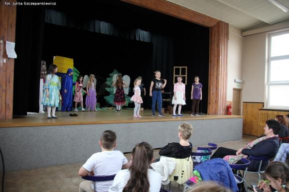 Bajkowa premiera i rozdanie nagród laureatom konkursu plastycznego w Krośniewicach