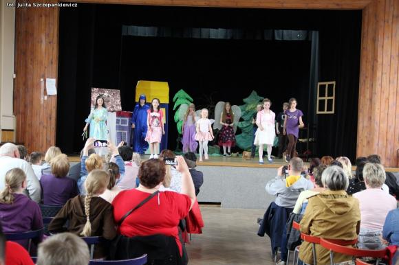 Bajkowa premiera i rozdanie nagród laureatom konkursu plastycznego w Krośniewicach