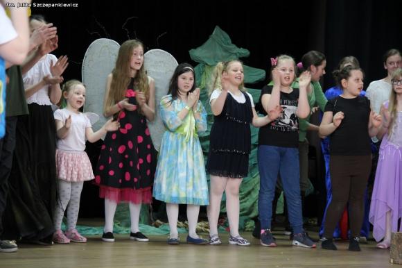 Bajkowa premiera i rozdanie nagród laureatom konkursu plastycznego w Krośniewicach