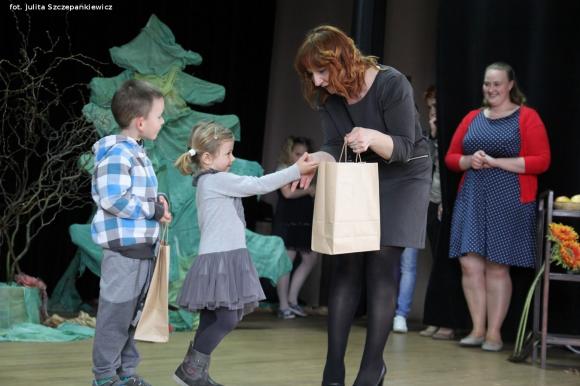 Bajkowa premiera i rozdanie nagród laureatom konkursu plastycznego w Krośniewicach