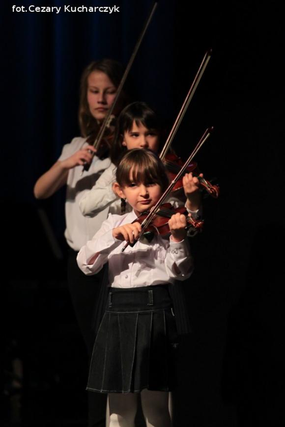Grają i śpiewają już 70 lat. Sto lat kutnowskiej Szkole Muzycznej!