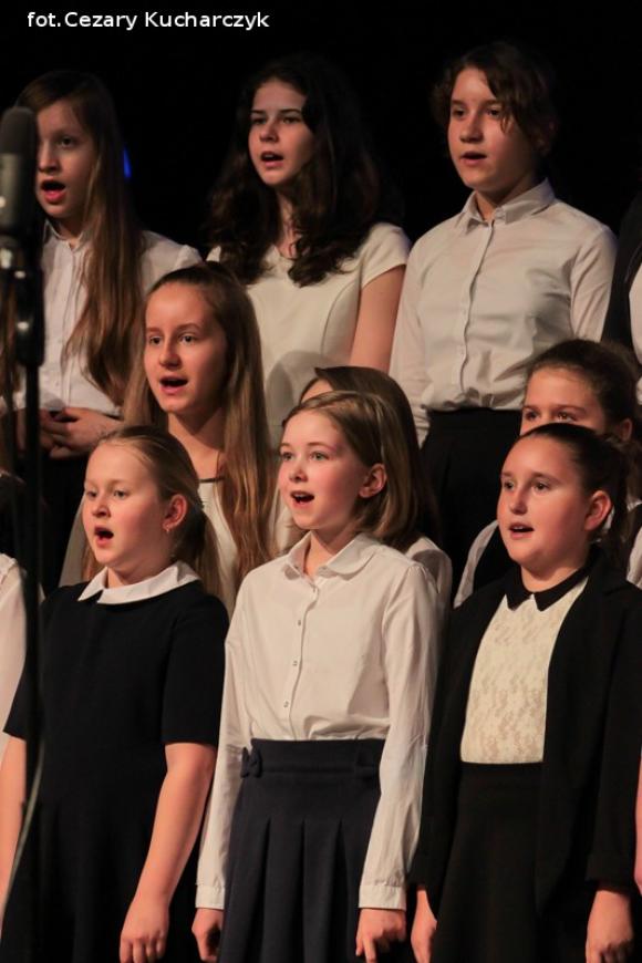 Grają i śpiewają już 70 lat. Sto lat kutnowskiej Szkole Muzycznej!