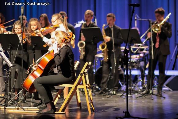 Grają i śpiewają już 70 lat. Sto lat kutnowskiej Szkole Muzycznej!