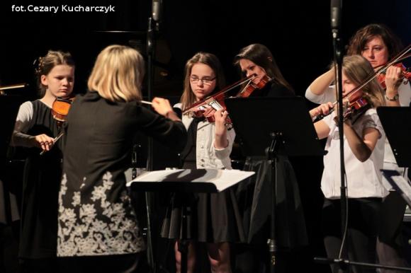 Grają i śpiewają już 70 lat. Sto lat kutnowskiej Szkole Muzycznej!