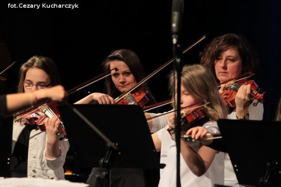 Grają i śpiewają już 70 lat. Sto lat kutnowskiej Szkole Muzycznej!