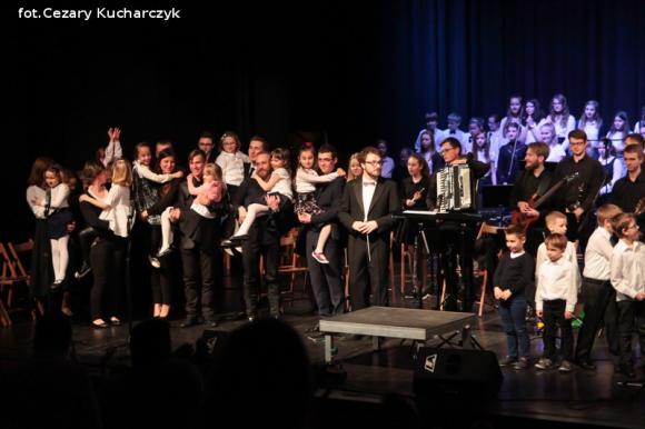 Grają i śpiewają już 70 lat. Sto lat kutnowskiej Szkole Muzycznej!