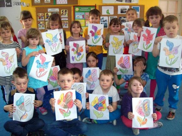 Czyste powietrze wokół nas. Dzieci z powiatu kutnowskiego biorą udział w akcji ekologicznej