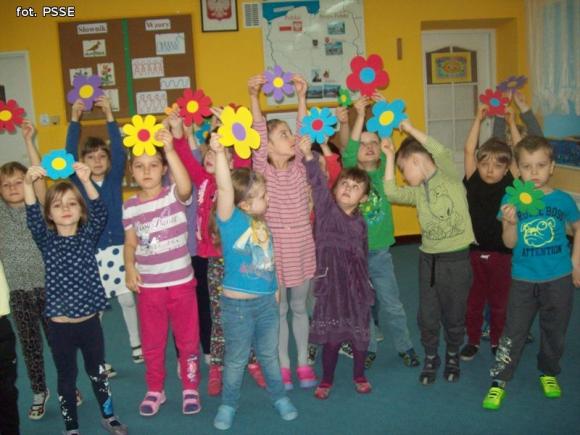 Czyste powietrze wokół nas. Dzieci z powiatu kutnowskiego biorą udział w akcji ekologicznej