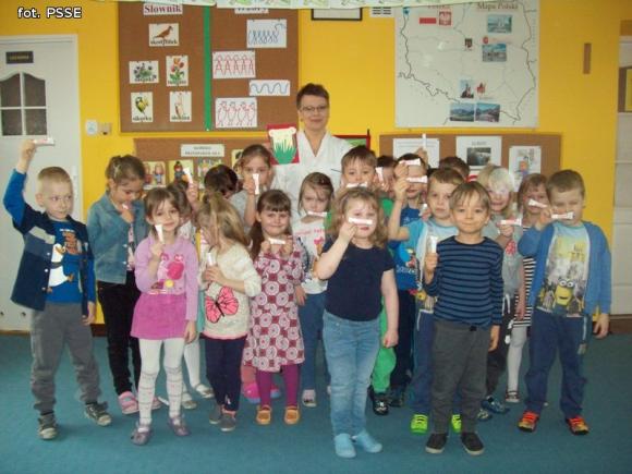 Czyste powietrze wokół nas. Dzieci z powiatu kutnowskiego biorą udział w akcji ekologicznej