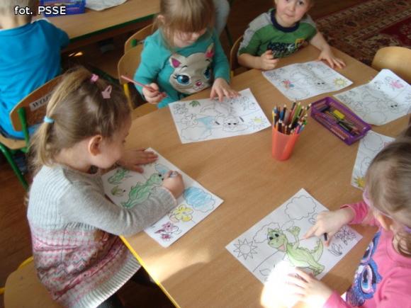 Czyste powietrze wokół nas. Dzieci z powiatu kutnowskiego biorą udział w akcji ekologicznej