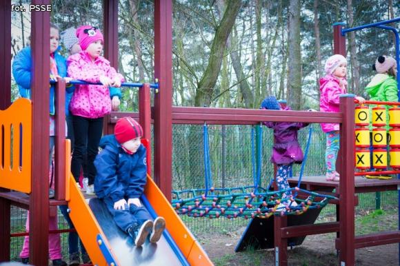 Czyste powietrze wokół nas. Dzieci z powiatu kutnowskiego biorą udział w akcji ekologicznej