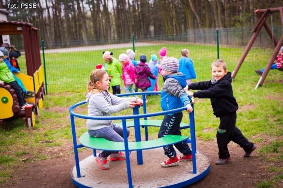 Czyste powietrze wokół nas. Dzieci z powiatu kutnowskiego biorą udział w akcji ekologicznej