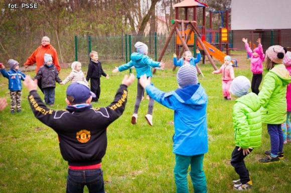 Czyste powietrze wokół nas. Dzieci z powiatu kutnowskiego biorą udział w akcji ekologicznej