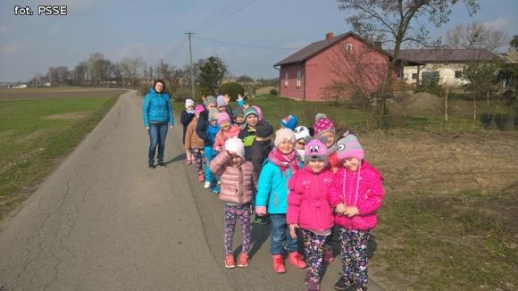 Czyste powietrze wokół nas. Dzieci z powiatu kutnowskiego biorą udział w akcji ekologicznej