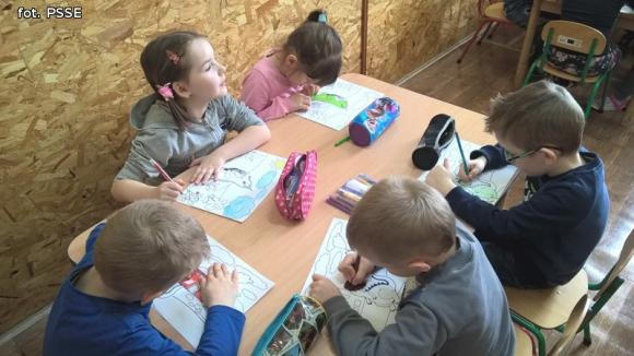 Czyste powietrze wokół nas. Dzieci z powiatu kutnowskiego biorą udział w akcji ekologicznej