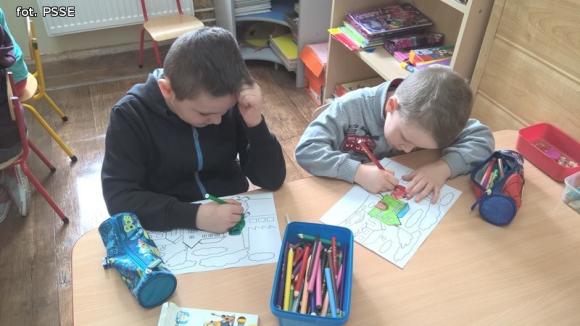 Czyste powietrze wokół nas. Dzieci z powiatu kutnowskiego biorą udział w akcji ekologicznej