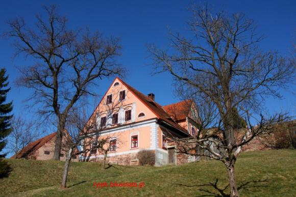 Weekend tuż, tuż ... Piękne czeskie kościoły, mniejszość cygańska i zapierające dech w piersiach widoki