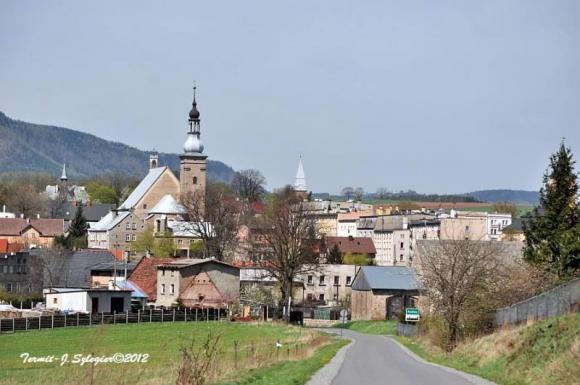 Majowy weekend tuż, tuż: Skalne Grzyby, tajemnicze labirynty, a na koniec wody lecznicze