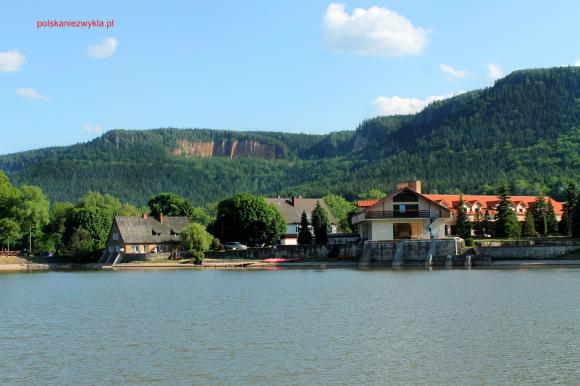 Majowy weekend tuż, tuż: Skalne Grzyby, tajemnicze labirynty, a na koniec wody lecznicze