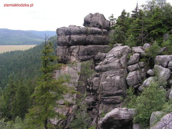 Majowy weekend tuż, tuż: Skalne Grzyby, tajemnicze labirynty, a na koniec wody lecznicze
