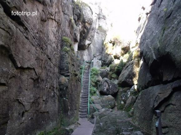 Majowy weekend tuż, tuż: Skalne Grzyby, tajemnicze labirynty, a na koniec wody lecznicze