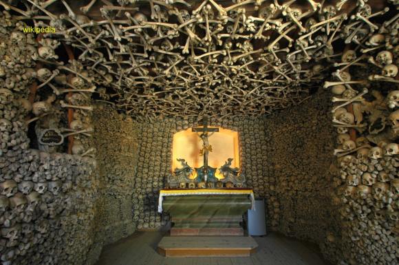 Majowy weekend tuż, tuż: Skalne Grzyby, tajemnicze labirynty, a na koniec wody lecznicze