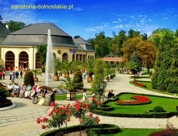 Majowy weekend tuż, tuż: Skalne Grzyby, tajemnicze labirynty, a na koniec wody lecznicze