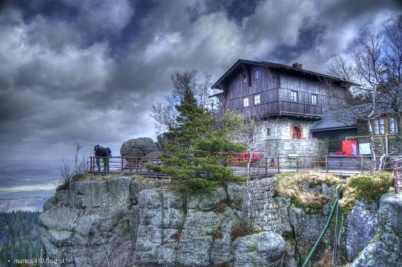 Majowy weekend tuż, tuż: Skalne Grzyby, tajemnicze labirynty, a na koniec wody lecznicze