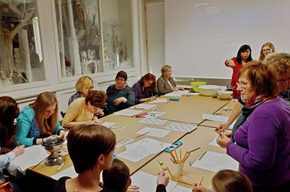 Warsztaty batiku w muzeum