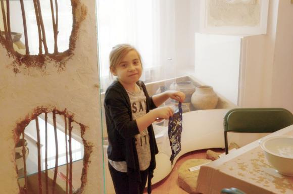 Warsztaty batiku w muzeum