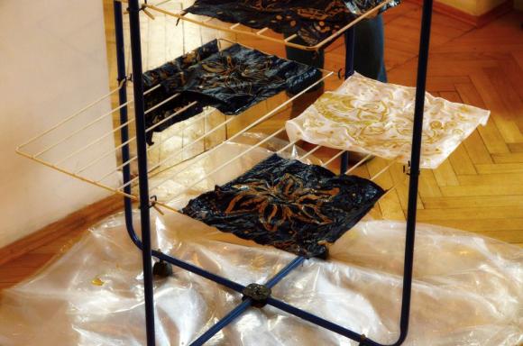 Warsztaty batiku w muzeum