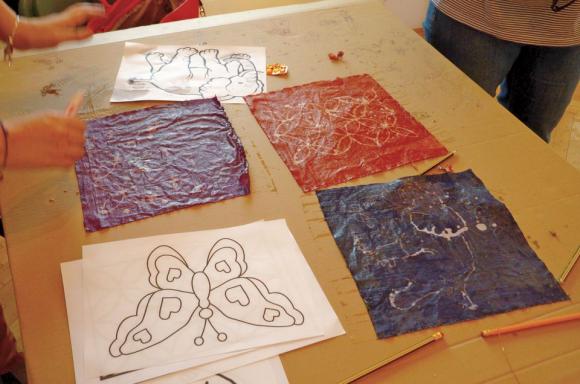 Warsztaty batiku w muzeum