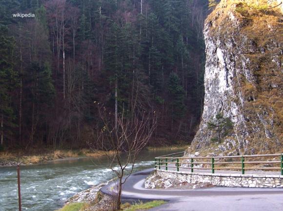 Majowy weekend tuż, tuż ... Spływ Dunajcem z pijanym słowackim flisakiem i piesza wędrówka Drogą Pienińską