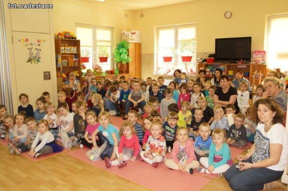 Nadzieja dla nieszczęśliwych psiaków w małych serduszkach przedszkolaków z 