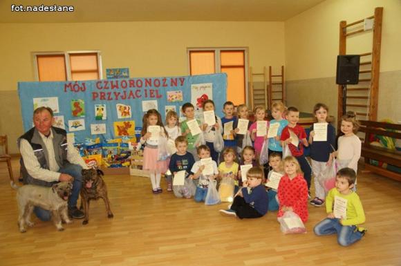Nadzieja dla nieszczęśliwych psiaków w małych serduszkach przedszkolaków z 