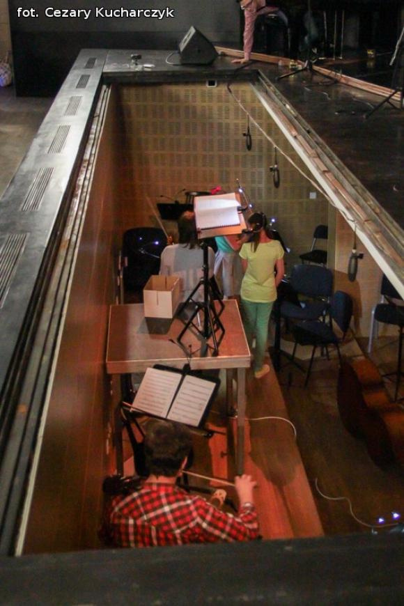 Premiera pełnej operowej trylogii obiadowej w wykonaniu Kutnopolitan Opera