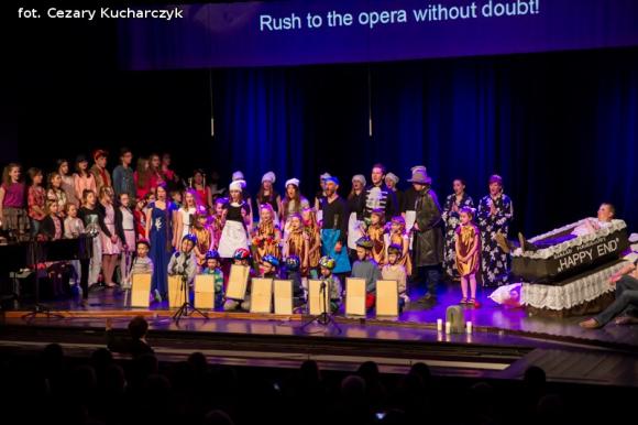 Premiera pełnej operowej trylogii obiadowej w wykonaniu Kutnopolitan Opera