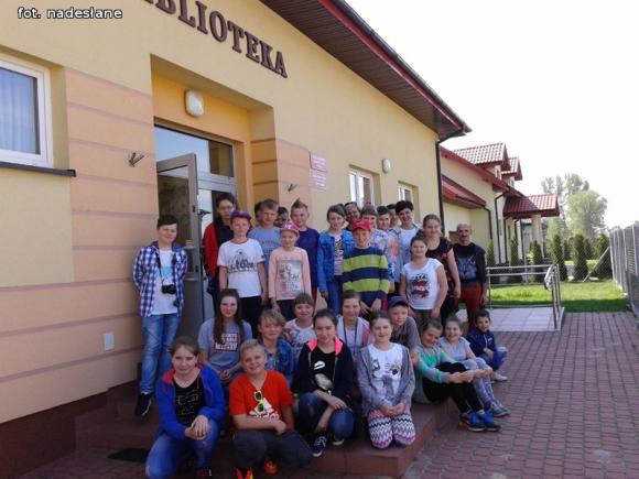 Żychlin: Tydzień bibliotek Czytanie w przestrzeni publicznej